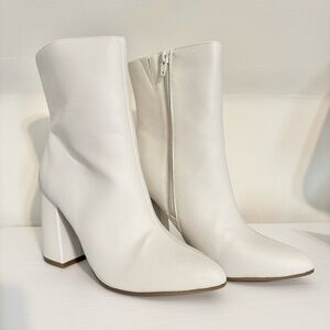NIB The Limited Women’s 7.5 M Erica Cream Chunky Heeled Zip-Up Boots